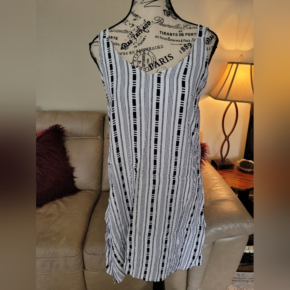 🌷2/$15 Identic womans sleeveless dress. Size large